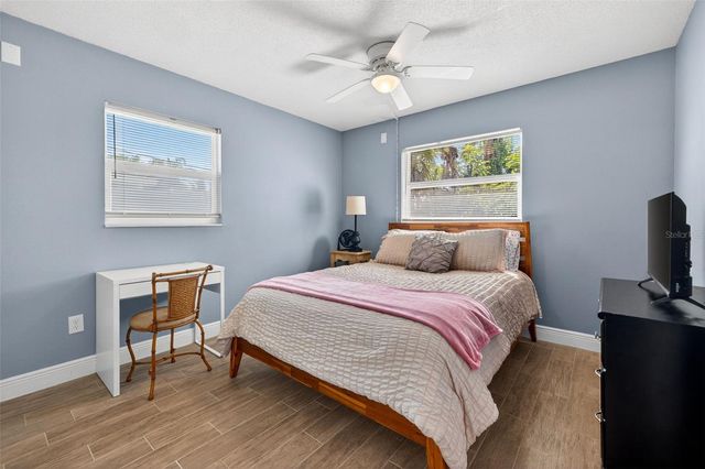 5810 VENETIAN BOULEVARD NE, St Petersburg, FL 33703