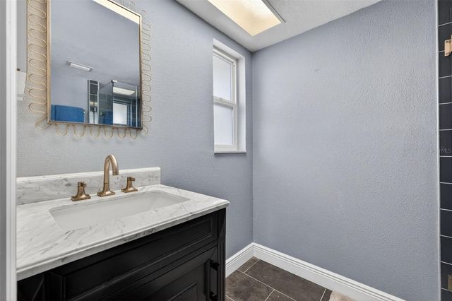 5810 VENETIAN BOULEVARD NE, St Petersburg, FL 33703