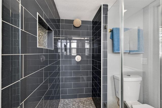 5810 VENETIAN BOULEVARD NE, St Petersburg, FL 33703