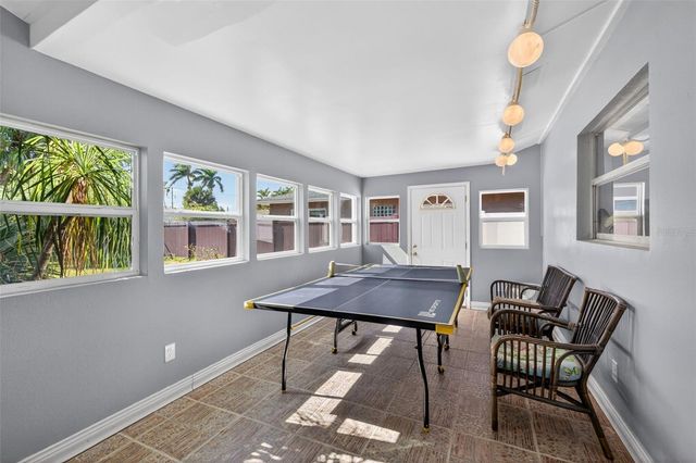 5810 VENETIAN BOULEVARD NE, St Petersburg, FL 33703