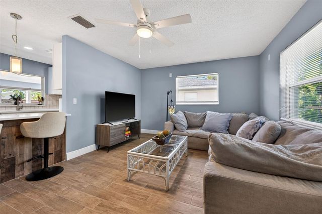 5810 VENETIAN BOULEVARD NE, St Petersburg, FL 33703