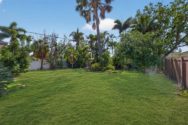 5810 VENETIAN BOULEVARD NE, St Petersburg, FL 33703