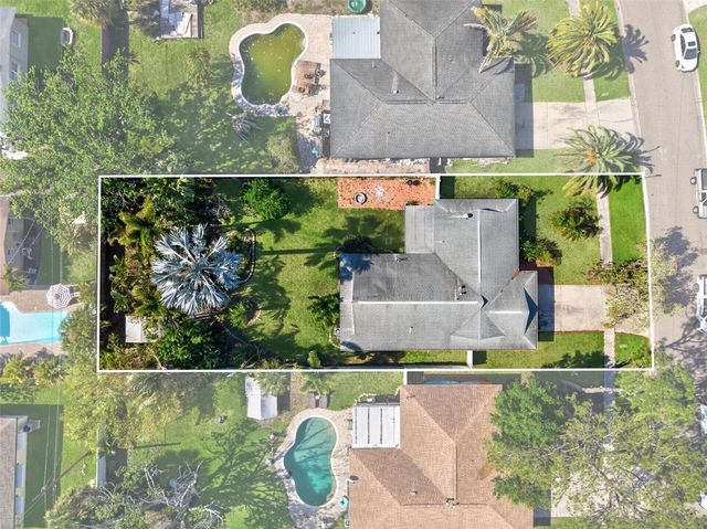 5810 VENETIAN BOULEVARD NE, St Petersburg, FL 33703