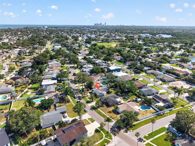 5810 VENETIAN BOULEVARD NE, St Petersburg, FL 33703