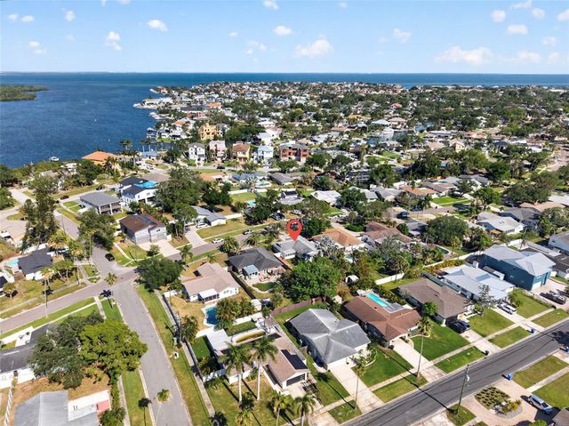 5810 VENETIAN BOULEVARD NE, St Petersburg, FL 33703