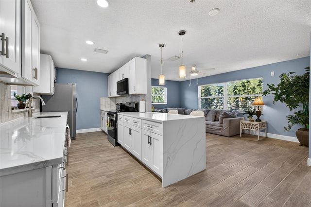 5810 VENETIAN BOULEVARD NE, St Petersburg, FL 33703