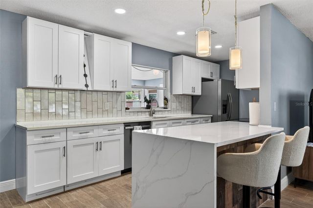 5810 VENETIAN BOULEVARD NE, St Petersburg, FL 33703