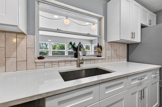 5810 VENETIAN BOULEVARD NE, St Petersburg, FL 33703