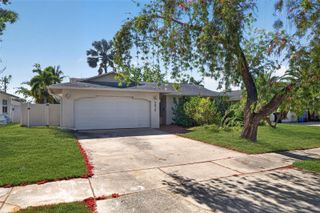 5810 VENETIAN BOULEVARD NE, St Petersburg, FL 33703