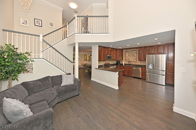 32 Rosewood Ct 32, North Haledon Boro, NJ 07508