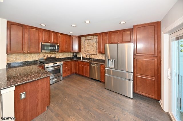 32 Rosewood Ct 32, North Haledon Boro, NJ 07508