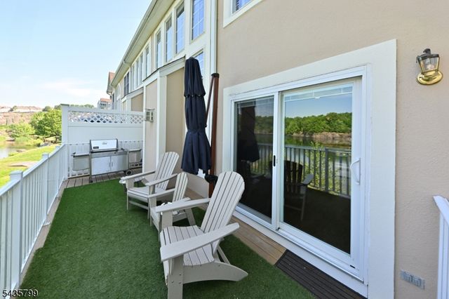 32 Rosewood Ct 32, North Haledon Boro, NJ 07508