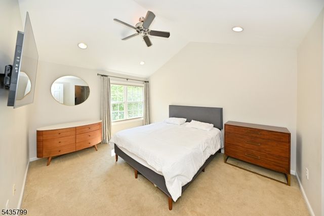 32 Rosewood Ct 32, North Haledon Boro, NJ 07508