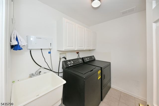 32 Rosewood Ct 32, North Haledon Boro, NJ 07508