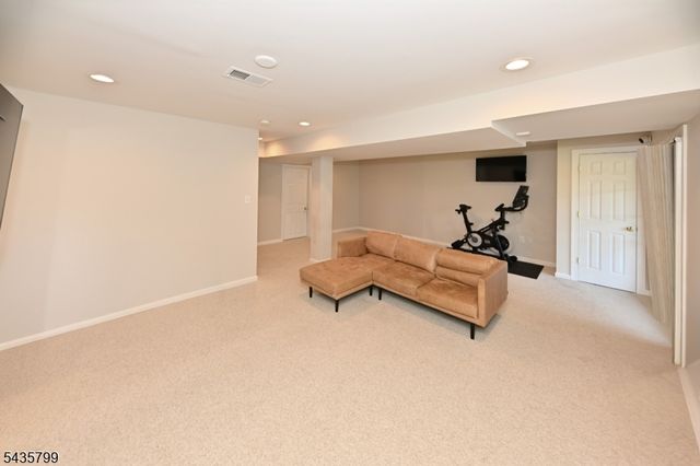 32 Rosewood Ct 32, North Haledon Boro, NJ 07508