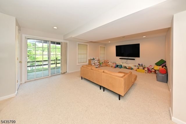 32 Rosewood Ct 32, North Haledon Boro, NJ 07508
