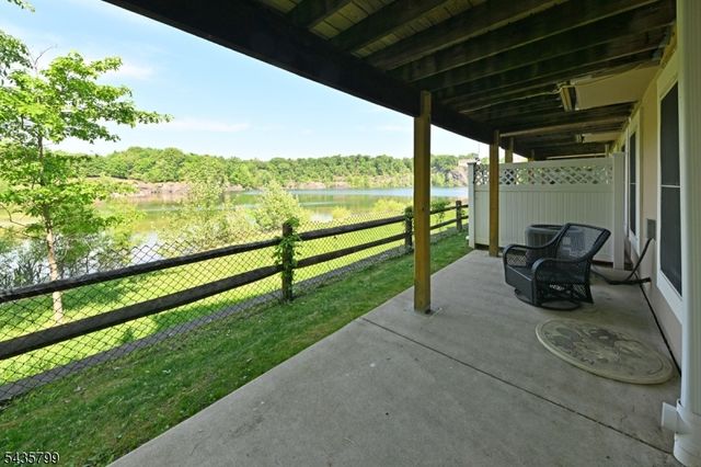 32 Rosewood Ct 32, North Haledon Boro, NJ 07508