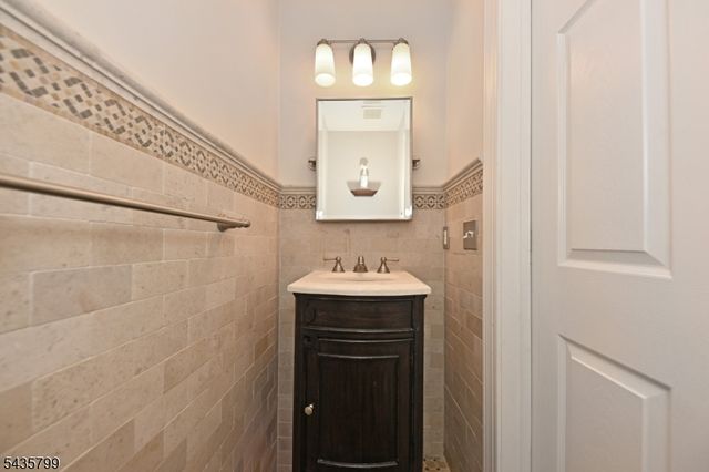 32 Rosewood Ct 32, North Haledon Boro, NJ 07508