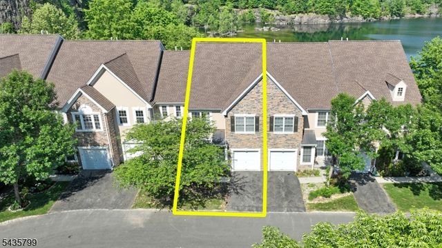 32 Rosewood Ct 32, North Haledon Boro, NJ 07508