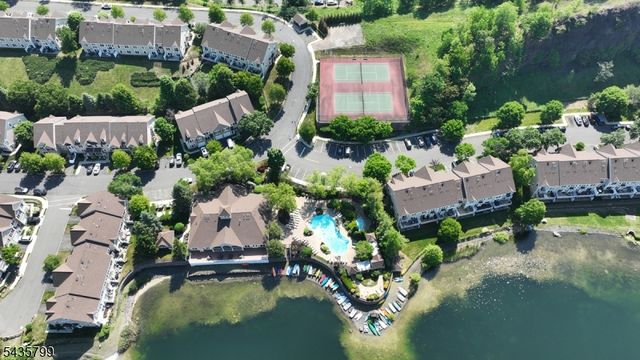 32 Rosewood Ct 32, North Haledon Boro, NJ 07508