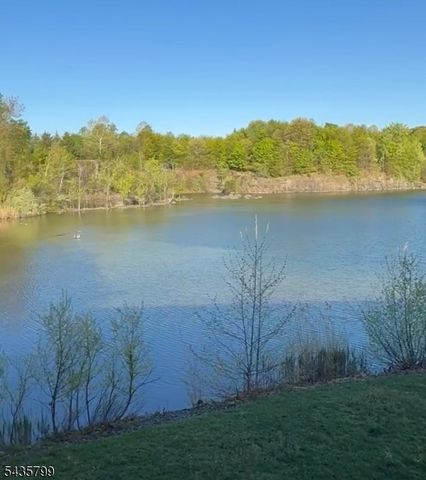 32 Rosewood Ct 32, North Haledon Boro, NJ 07508