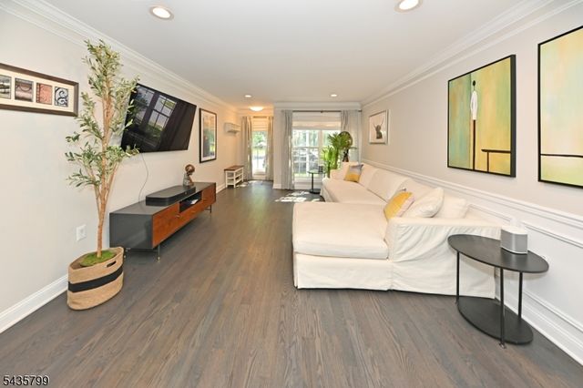 32 Rosewood Ct 32, North Haledon Boro, NJ 07508