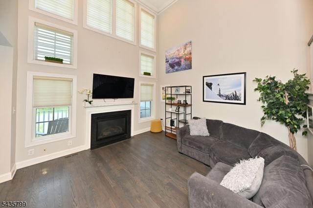 32 Rosewood Ct 32, North Haledon Boro, NJ 07508