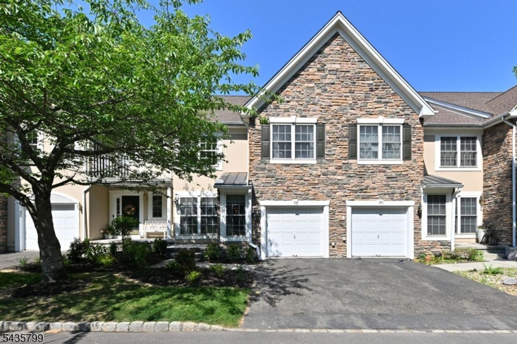 32 Rosewood Ct 32, North Haledon Boro, NJ 07508