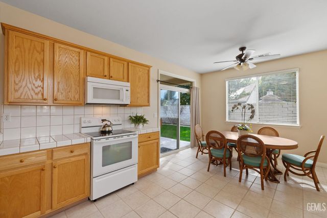 10017 Timeless Rose Court, Bakersfield, CA 93311