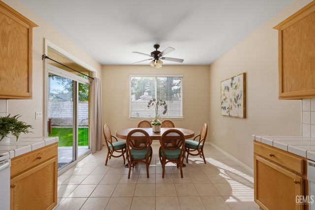 10017 Timeless Rose Court, Bakersfield, CA 93311