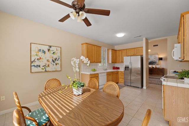 10017 Timeless Rose Court, Bakersfield, CA 93311