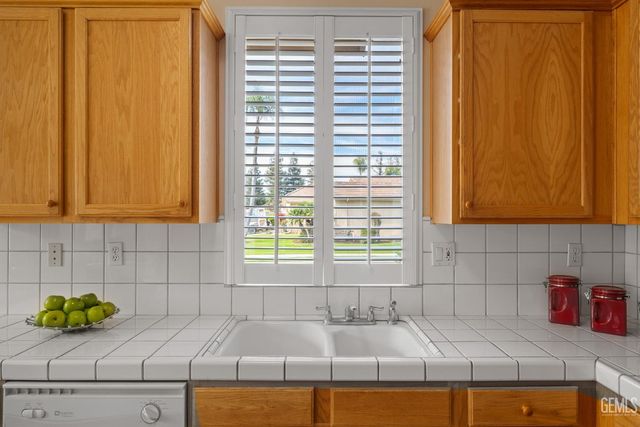 10017 Timeless Rose Court, Bakersfield, CA 93311