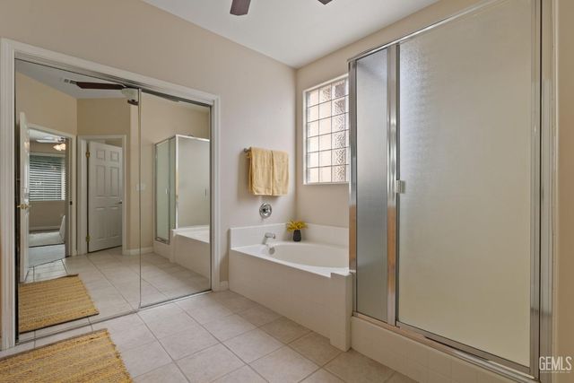 10017 Timeless Rose Court, Bakersfield, CA 93311