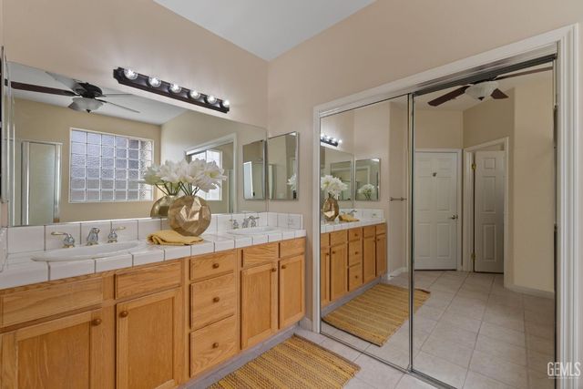 10017 Timeless Rose Court, Bakersfield, CA 93311