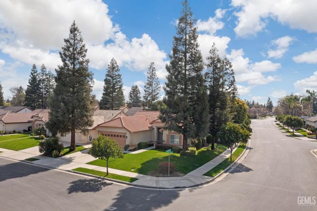 10017 Timeless Rose Court, Bakersfield, CA 93311