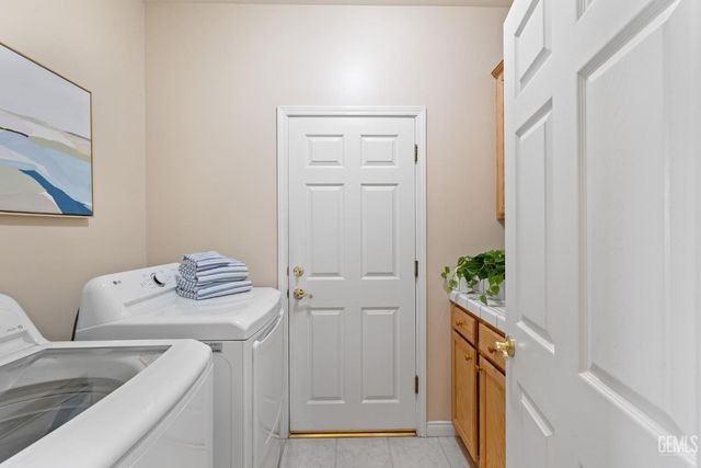 10017 Timeless Rose Court, Bakersfield, CA 93311