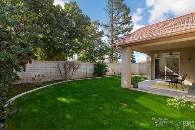 10017 Timeless Rose Court, Bakersfield, CA 93311