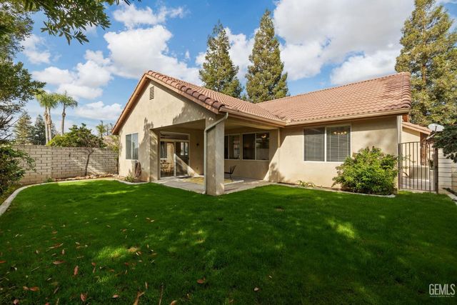 10017 Timeless Rose Court, Bakersfield, CA 93311