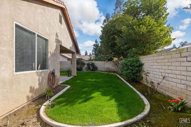 10017 Timeless Rose Court, Bakersfield, CA 93311