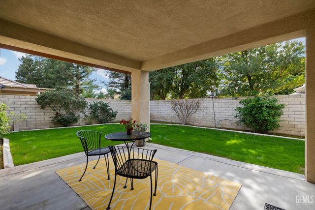 10017 Timeless Rose Court, Bakersfield, CA 93311