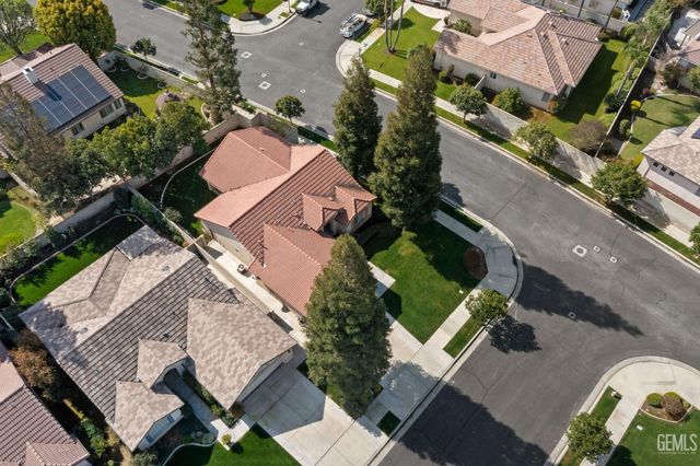 10017 Timeless Rose Court, Bakersfield, CA 93311