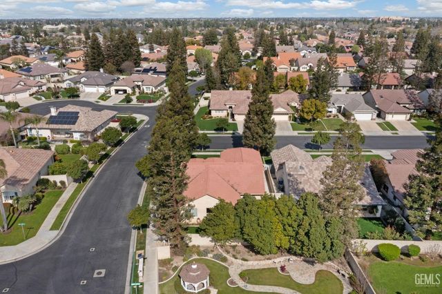 10017 Timeless Rose Court, Bakersfield, CA 93311