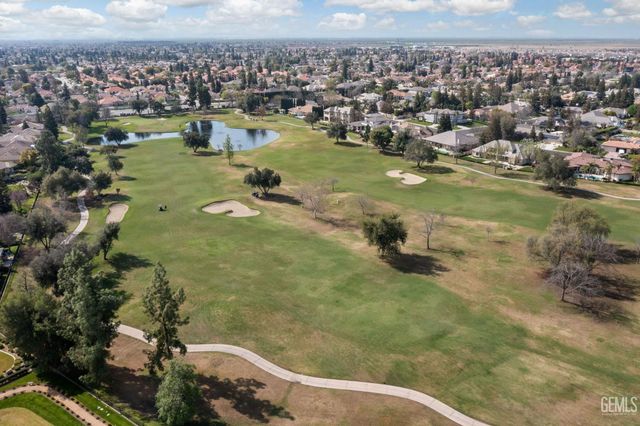 10017 Timeless Rose Court, Bakersfield, CA 93311