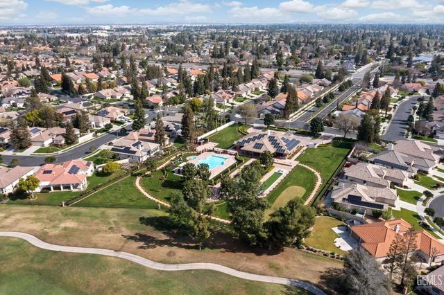 10017 Timeless Rose Court, Bakersfield, CA 93311