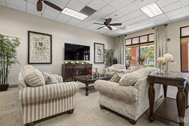 10017 Timeless Rose Court, Bakersfield, CA 93311