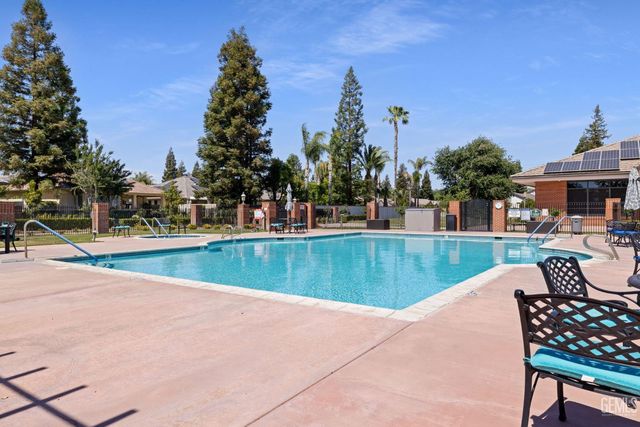 10017 Timeless Rose Court, Bakersfield, CA 93311