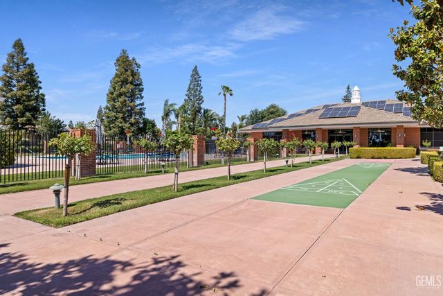 10017 Timeless Rose Court, Bakersfield, CA 93311