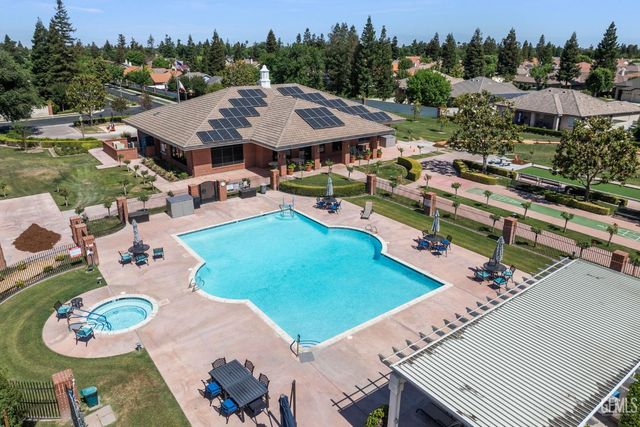 10017 Timeless Rose Court, Bakersfield, CA 93311