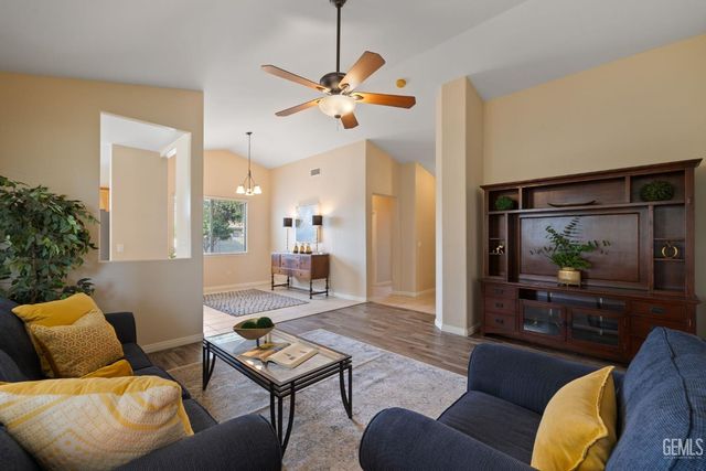 10017 Timeless Rose Court, Bakersfield, CA 93311