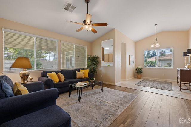 10017 Timeless Rose Court, Bakersfield, CA 93311